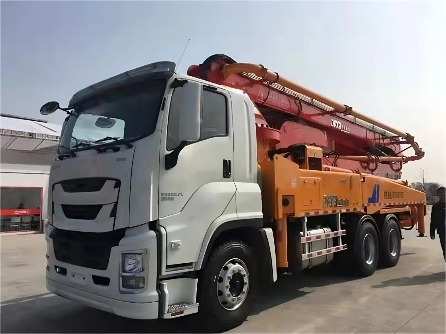 ISUZU F Seriyalı Beton Pompası