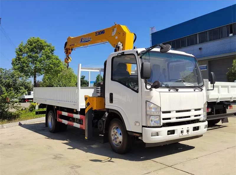 ISUZU ELF (Crane Truck)