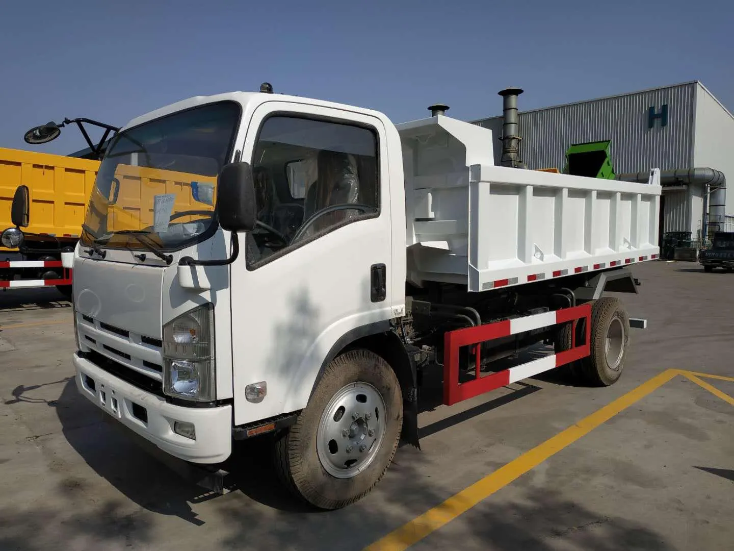 ISUZU ELF (Dump Truck)